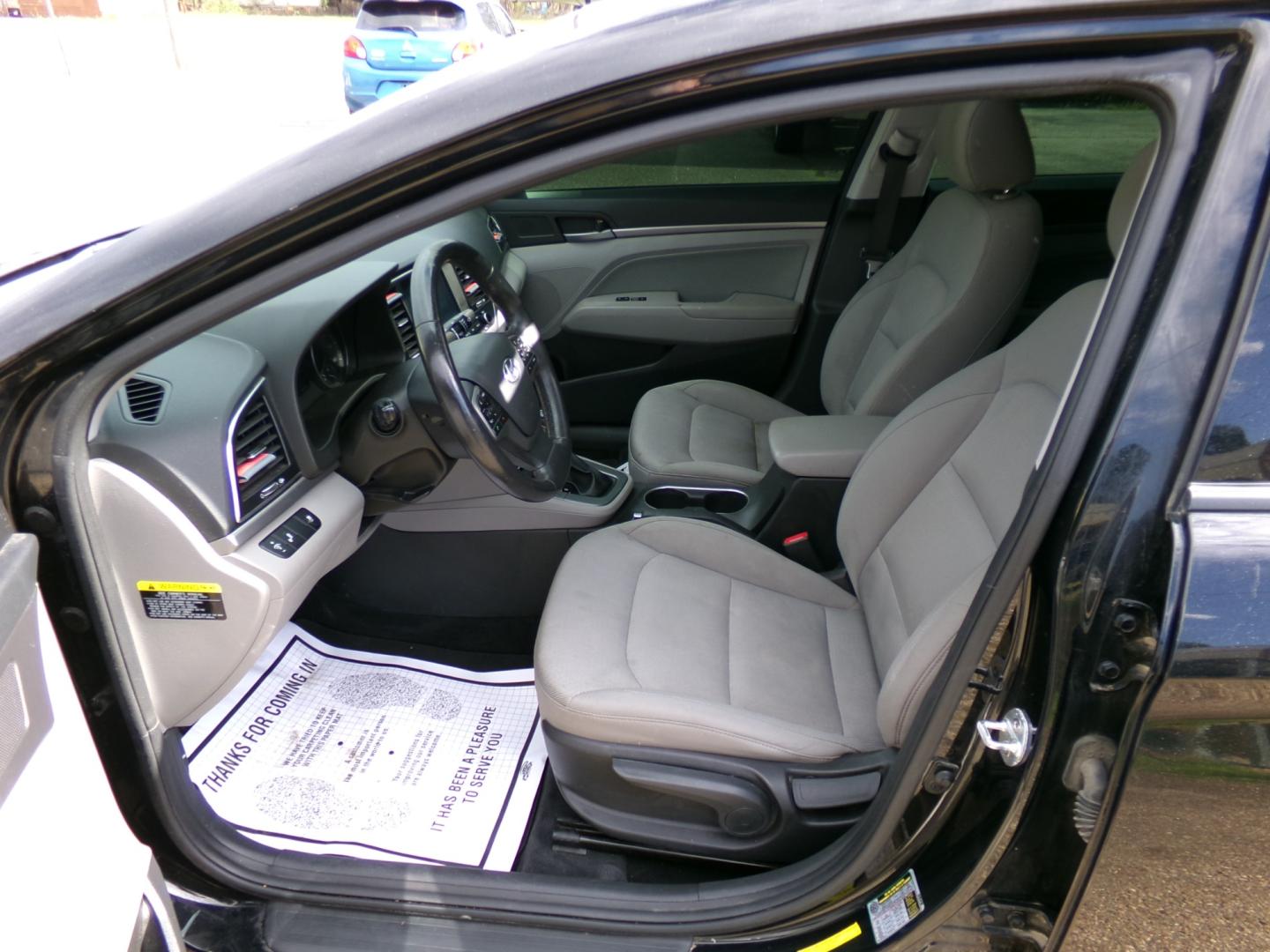 2018 Phantom Black Pearl /Gray Hyundai Elantra (5NPD84LF5JH) with an 2.0L engine, automatic transmission, located at 401 First NE, Bearden, AR, 71720, (870) 687-3414, 33.726528, -92.611519 - Photo#7